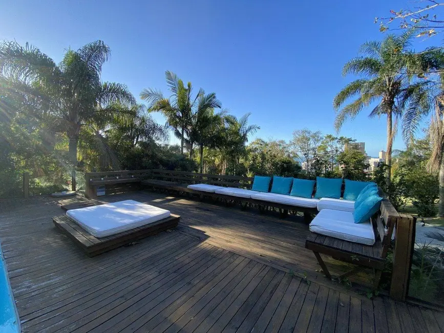 Casa com 6 quartos à venda e para alugar, 818m2 em Canasvieiras, Florianopolis - SC - imagem 4 Foto 4 de Casa com 6 quartos à venda e para alugar, 818m2 em Canasvieiras, Florianopolis - SC