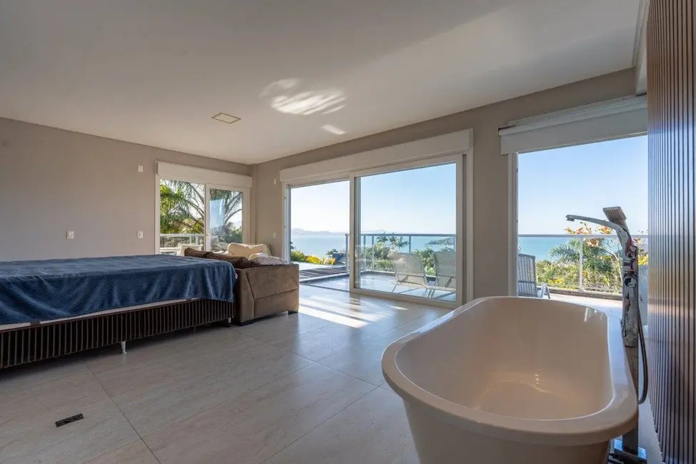 Casa com 6 quartos à venda e para alugar, 818m2 em Canasvieiras, Florianopolis - SC - imagem 9 Foto 9 de Casa com 6 quartos à venda e para alugar, 818m2 em Canasvieiras, Florianopolis - SC