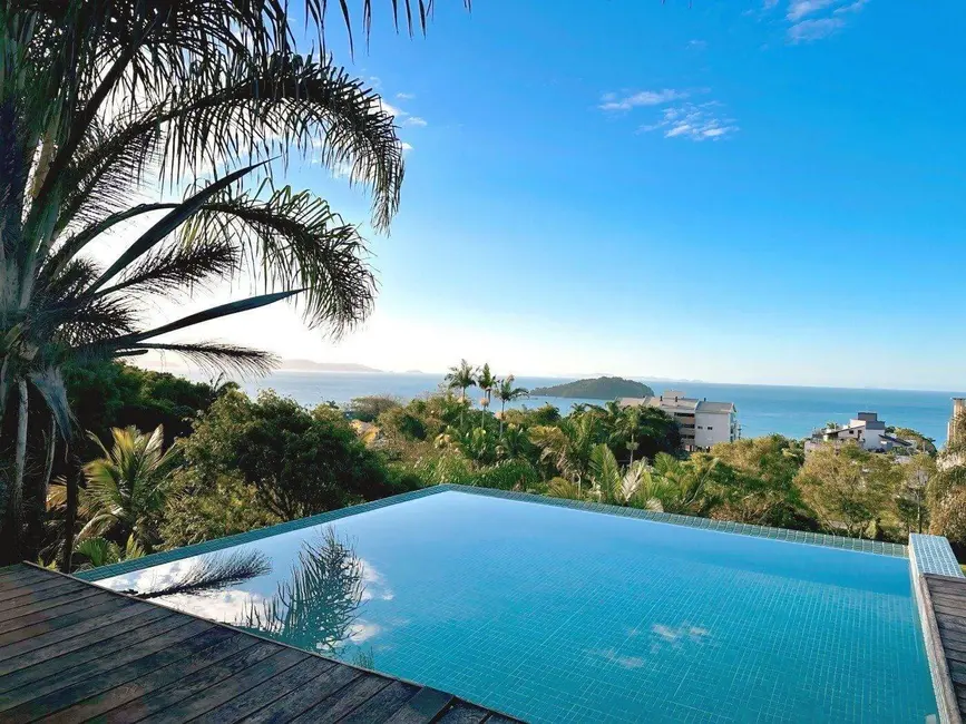 Casa com 6 quartos à venda e para alugar, 818m2 em Canasvieiras, Florianopolis - SC - imagem 3 Foto 3 de Casa com 6 quartos à venda e para alugar, 818m2 em Canasvieiras, Florianopolis - SC