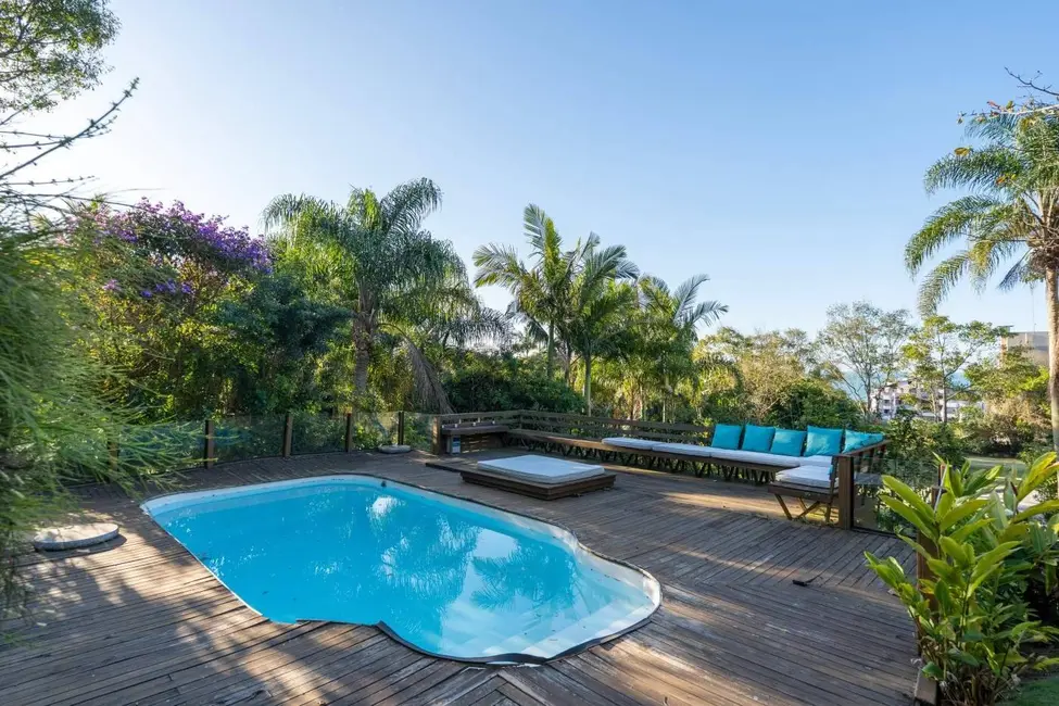 Casa com 6 quartos à venda e para alugar, 818m2 em Canasvieiras, Florianopolis - SC - imagem 1 Foto 1 de Casa com 6 quartos à venda e para alugar, 818m2 em Canasvieiras, Florianopolis - SC