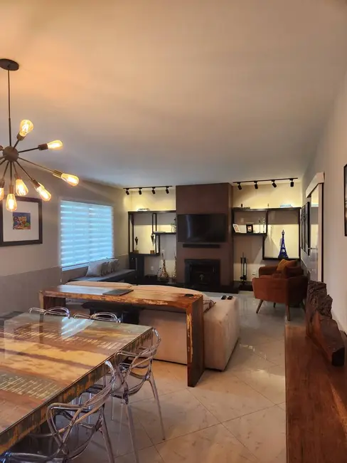 Casa com 5 quartos à venda, 328m2 em Sambaqui, Florianopolis - SC - imagem 7 Foto 7 de Casa com 5 quartos à venda, 328m2 em Sambaqui, Florianopolis - SC