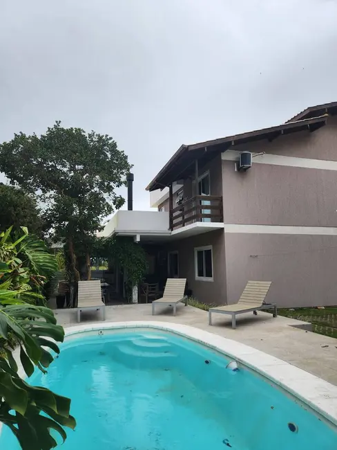Casa com 5 quartos à venda, 328m2 em Sambaqui, Florianopolis - SC - imagem 1 Foto 1 de Casa com 5 quartos à venda, 328m2 em Sambaqui, Florianopolis - SC