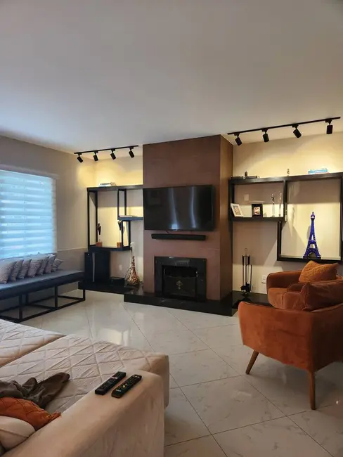 Casa com 5 quartos à venda, 328m2 em Sambaqui, Florianopolis - SC - imagem 4 Foto 4 de Casa com 5 quartos à venda, 328m2 em Sambaqui, Florianopolis - SC