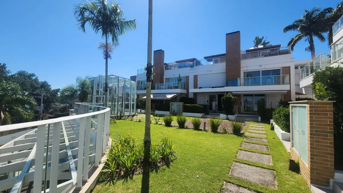 Casa com 4 quartos à venda e para alugar, 235m2 em Cacupé, Florianopolis - SC - imagem 2 Foto 2 de Casa com 4 quartos à venda e para alugar, 235m2 em Cacupé, Florianopolis - SC