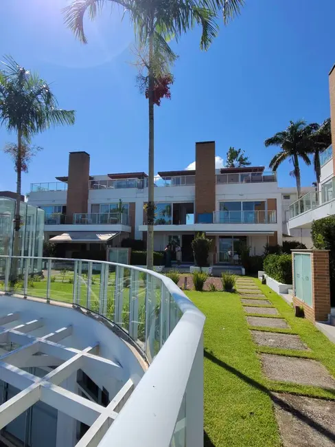 Casa com 4 quartos à venda e para alugar, 235m2 em Cacupé, Florianopolis - SC - imagem 9 Foto 9 de Casa com 4 quartos à venda e para alugar, 235m2 em Cacupé, Florianopolis - SC