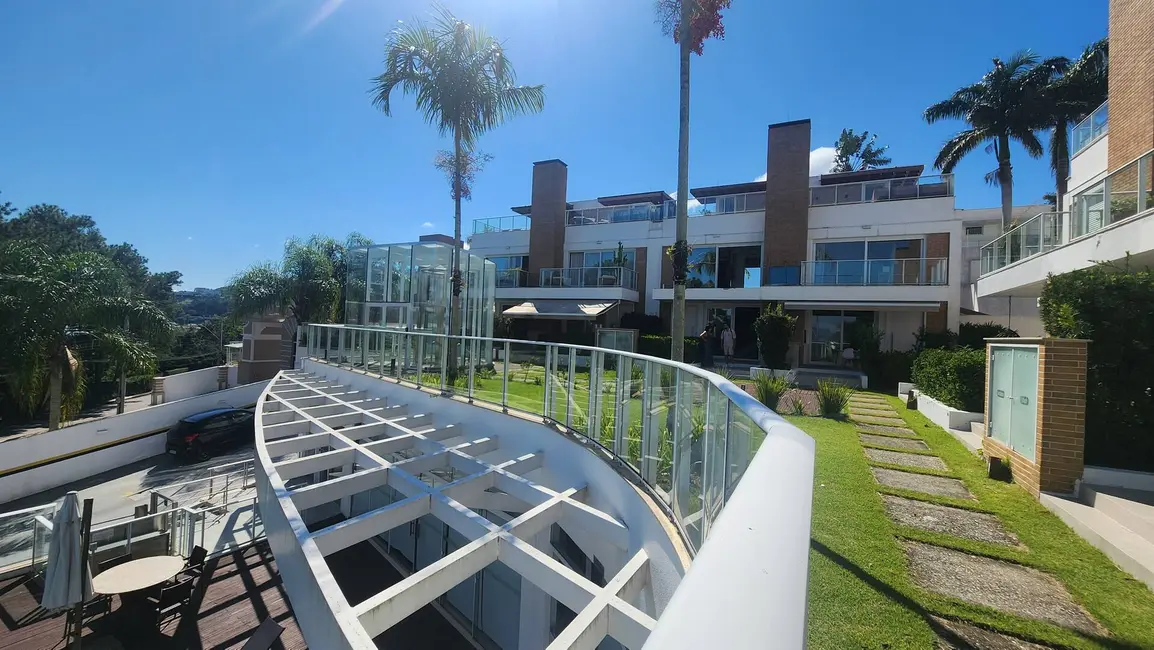 Casa com 4 quartos à venda e para alugar, 235m2 em Cacupé, Florianopolis - SC - imagem 5 Foto 5 de Casa com 4 quartos à venda e para alugar, 235m2 em Cacupé, Florianopolis - SC