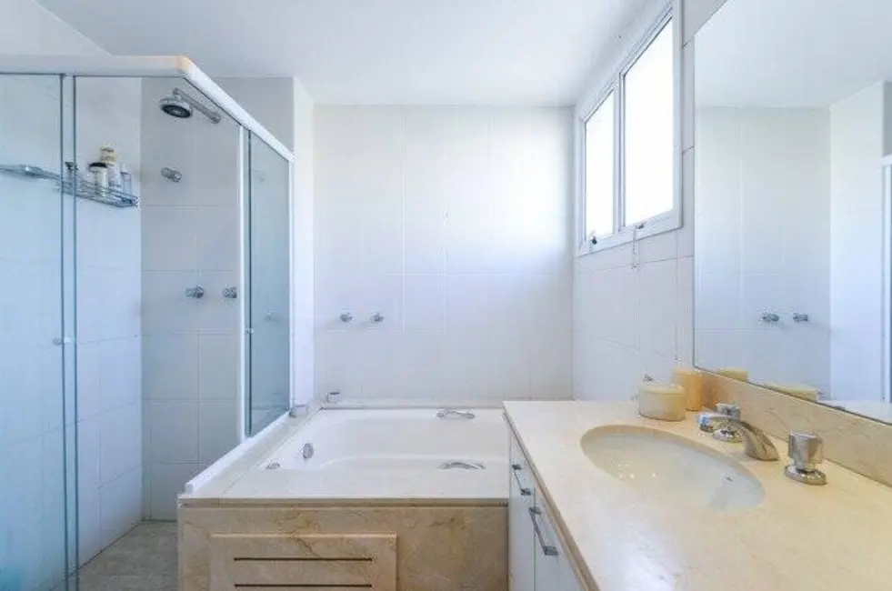 Foto 3 de Apartamento com 3 quartos à venda, 202m2 em Moema, São Paulo - SP