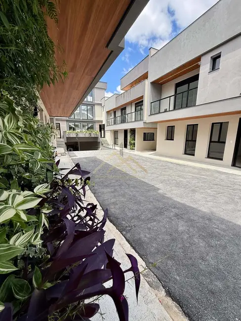 Casa com 3 quartos à venda, 257m2 em Campina do Siqueira, Curitiba - PR - imagem 4 Foto 4 de Casa com 3 quartos à venda, 257m2 em Campina do Siqueira, Curitiba - PR
