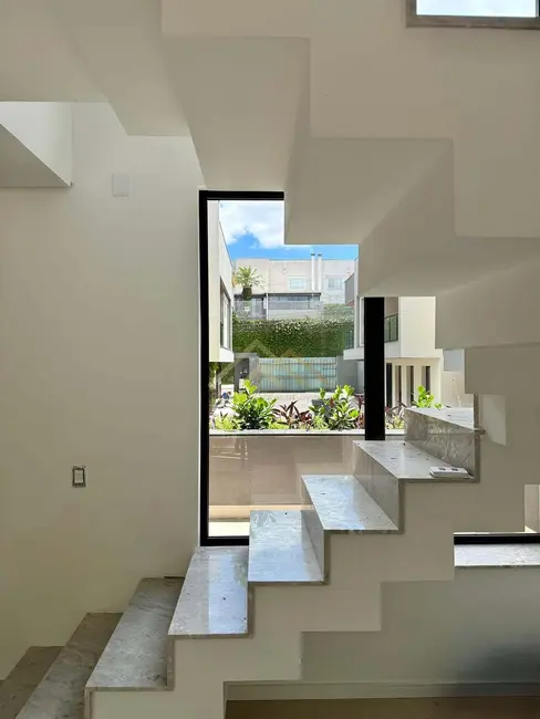 Casa com 3 quartos à venda, 257m2 em Campina do Siqueira, Curitiba - PR - imagem 6 Foto 6 de Casa com 3 quartos à venda, 257m2 em Campina do Siqueira, Curitiba - PR