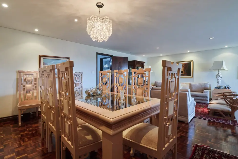 Apartamento com 4 quartos à venda, 250m2 em Centro Cívico, Curitiba - PR - imagem 8 Foto 8 de Apartamento com 4 quartos à venda, 250m2 em Centro Cívico, Curitiba - PR