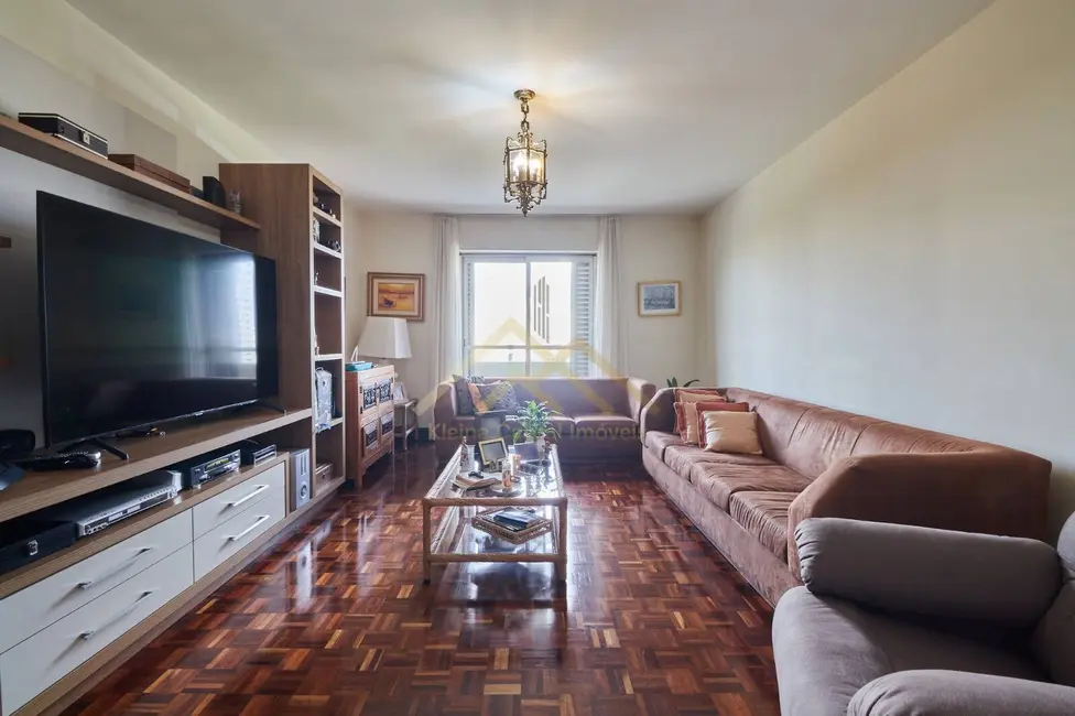 Apartamento com 4 quartos à venda, 250m2 em Centro Cívico, Curitiba - PR - imagem 7 Foto 7 de Apartamento com 4 quartos à venda, 250m2 em Centro Cívico, Curitiba - PR