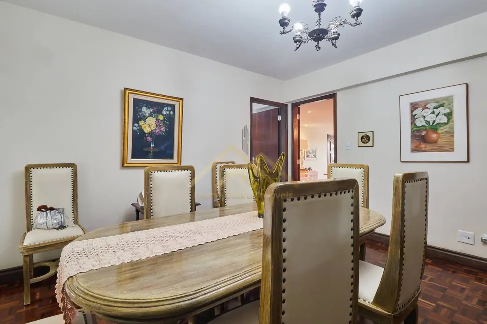 Apartamento com 4 quartos à venda, 250m2 em Centro Cívico, Curitiba - PR - imagem 9 Foto 9 de Apartamento com 4 quartos à venda, 250m2 em Centro Cívico, Curitiba - PR