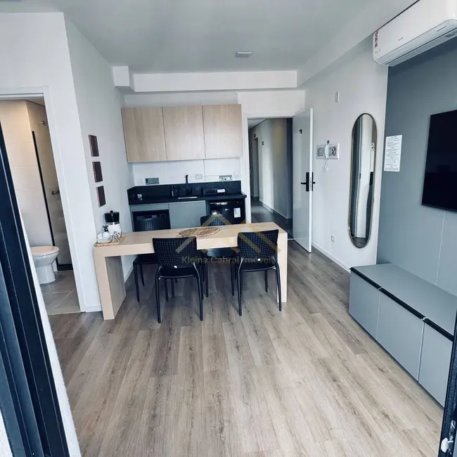 Apartamento com 1 quarto à venda, 34m2 em Centro, Curitiba - PR - imagem 3 Foto 3 de Apartamento com 1 quarto à venda, 34m2 em Centro, Curitiba - PR