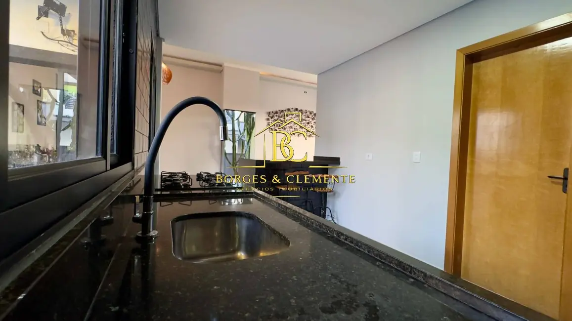 Foto 9 de Casa com 2 quartos à venda, 200m2 em Rio Abaixo, Atibaia - SP