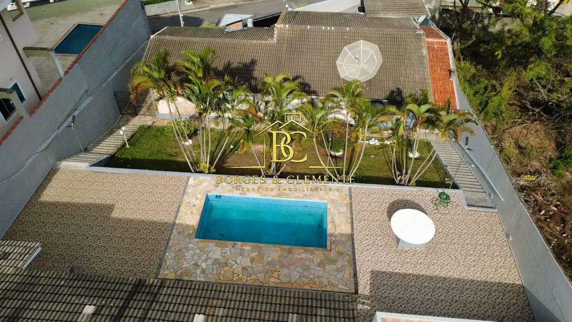 Casa com 3 quartos à venda, 951m2 em Jardim do Lago, Atibaia - SP - imagem 1 Foto 1 de Casa com 3 quartos à venda, 951m2 em Jardim do Lago, Atibaia - SP