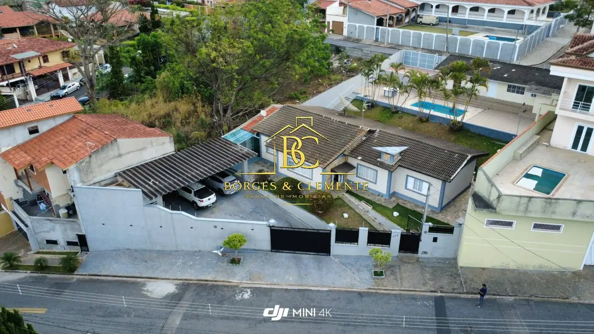Casa com 3 quartos à venda, 951m2 em Jardim do Lago, Atibaia - SP - imagem 2 Foto 2 de Casa com 3 quartos à venda, 951m2 em Jardim do Lago, Atibaia - SP