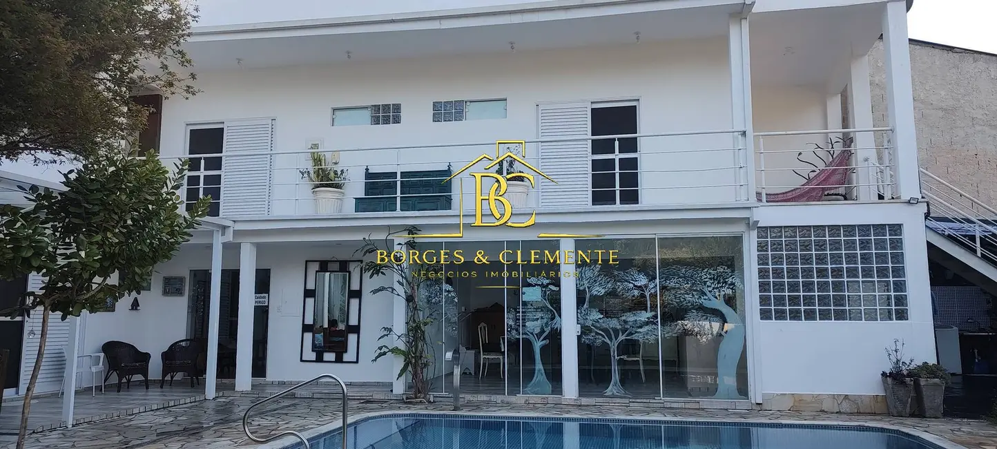 Foto 1 de Casa com 4 quartos à venda, 377m2 em Jardim Pacaembu, Atibaia - SP