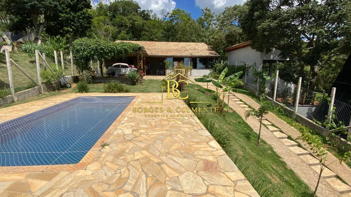 Foto 1 de Casa com 2 quartos à venda, 150m2 em Estância Santa Maria do Laranjal, Atibaia - SP