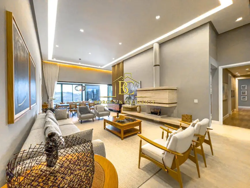 Foto 3 de Casa com 3 quartos à venda, 630m2 em Vila Santista, Atibaia - SP