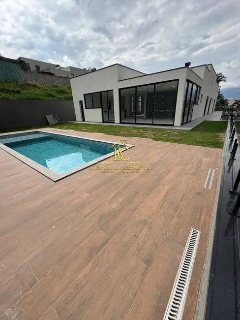 Casa com 3 quartos à venda, 274m2 em Usina, Atibaia - SP - imagem 8 Foto 8 de Casa com 3 quartos à venda, 274m2 em Usina, Atibaia - SP