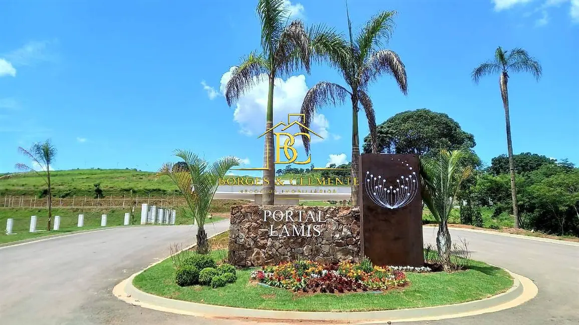 Foto 1 de Terreno / Lote à venda, 300m2 em Laranja Azeda, Atibaia - SP