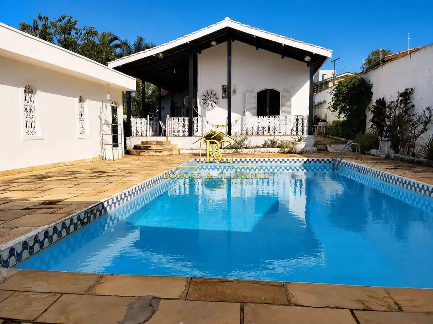 Casa com 4 quartos à venda, 398m2 em Vila Esperia ou Giglio, Atibaia - SP - imagem 1 Foto 1 de Casa com 4 quartos à venda, 398m2 em Vila Esperia ou Giglio, Atibaia - SP