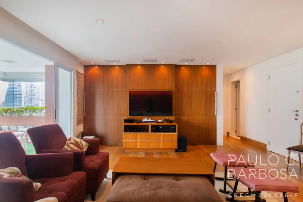 Foto 6 de Apartamento com 3 quartos à venda, 201m2 em Itaim Bibi, São Paulo - SP