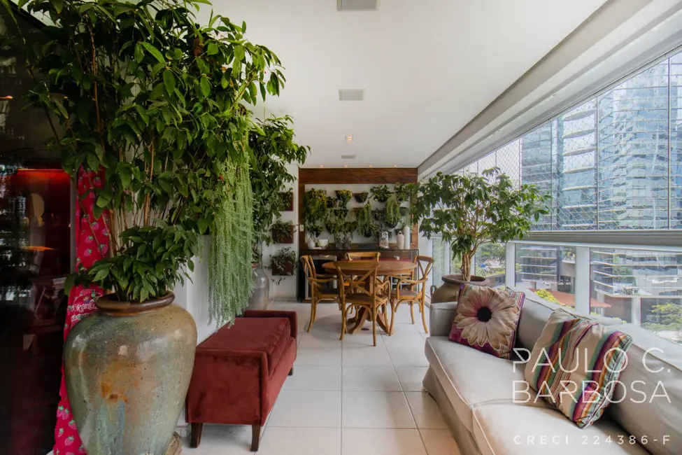 Foto 2 de Apartamento com 3 quartos à venda, 201m2 em Itaim Bibi, São Paulo - SP