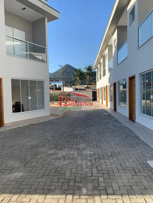 Foto 1 de Sobrado com 2 quartos à venda, 72m2 em Massaguaçu, Caraguatatuba - SP