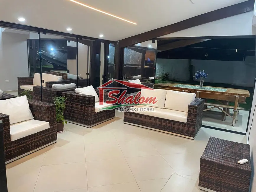 Casa com 3 quartos à venda, 500m2 em Praia das Palmeiras, Caraguatatuba - SP - imagem 3 Foto 3 de Casa com 3 quartos à venda, 500m2 em Praia das Palmeiras, Caraguatatuba - SP