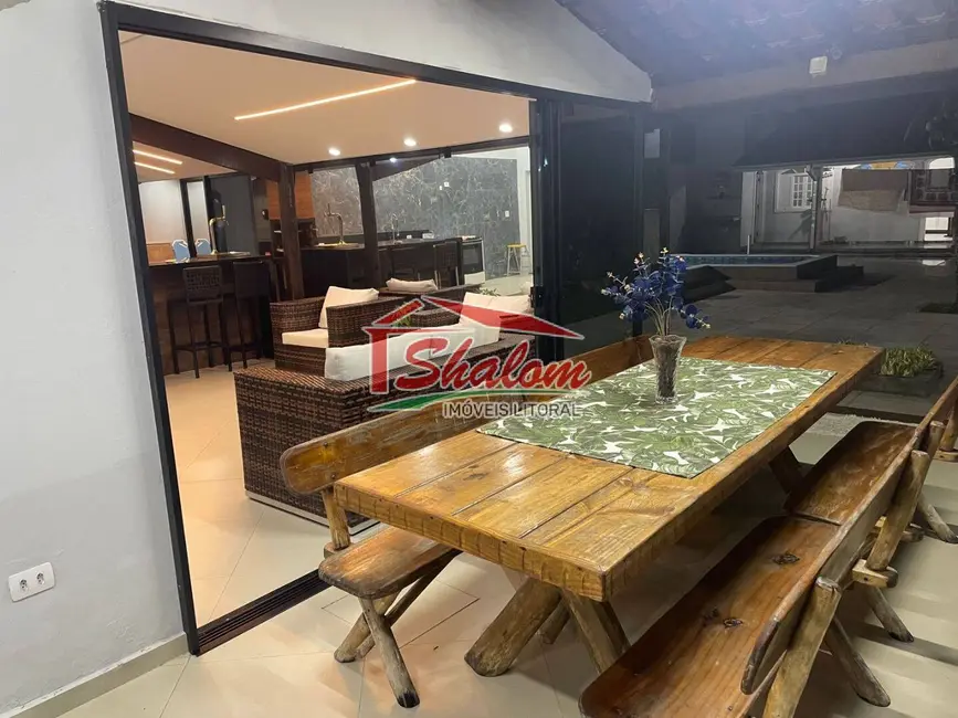 Casa com 3 quartos à venda, 500m2 em Praia das Palmeiras, Caraguatatuba - SP - imagem 5 Foto 5 de Casa com 3 quartos à venda, 500m2 em Praia das Palmeiras, Caraguatatuba - SP