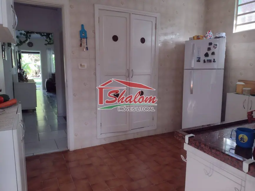 Foto 9 de Casa com 2 quartos para alugar, 166m2 em Centro, Caraguatatuba - SP