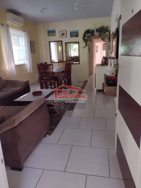 Foto 5 de Casa com 2 quartos para alugar, 166m2 em Centro, Caraguatatuba - SP