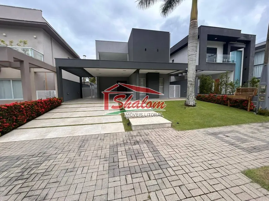 Foto 2 de Sobrado com 4 quartos para alugar, 360m2 em Balneário Copacabana, Caraguatatuba - SP