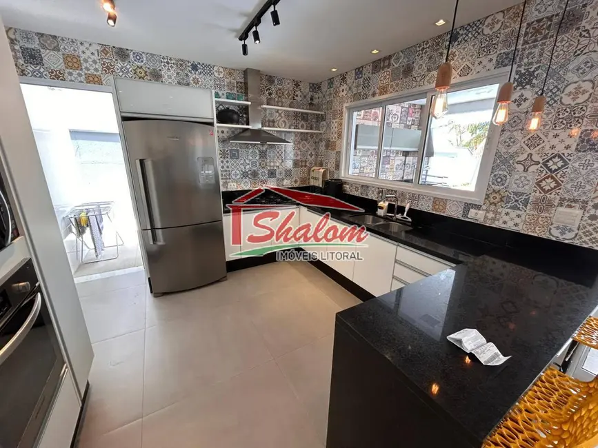 Foto 6 de Sobrado com 4 quartos para alugar, 360m2 em Balneário Copacabana, Caraguatatuba - SP