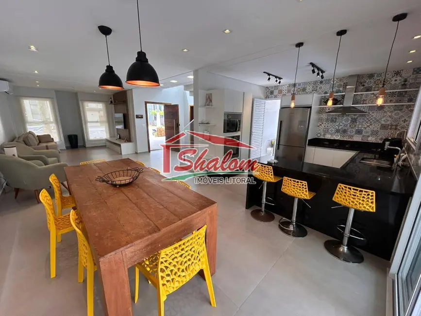 Foto 5 de Sobrado com 4 quartos para alugar, 360m2 em Balneário Copacabana, Caraguatatuba - SP
