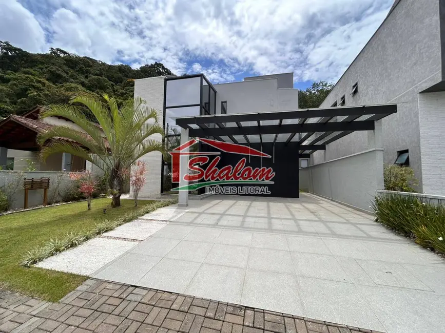Foto 1 de Sobrado com 3 quartos à venda e para alugar, 360m2 em Balneário Copacabana, Caraguatatuba - SP