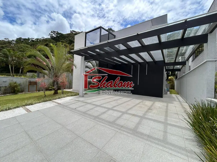 Foto 2 de Sobrado com 3 quartos à venda e para alugar, 360m2 em Balneário Copacabana, Caraguatatuba - SP