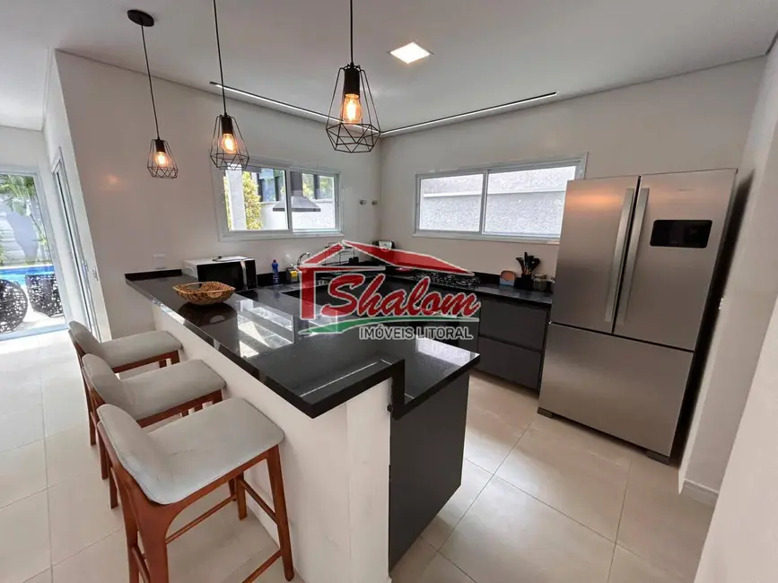 Foto 6 de Sobrado com 3 quartos à venda e para alugar, 360m2 em Balneário Copacabana, Caraguatatuba - SP