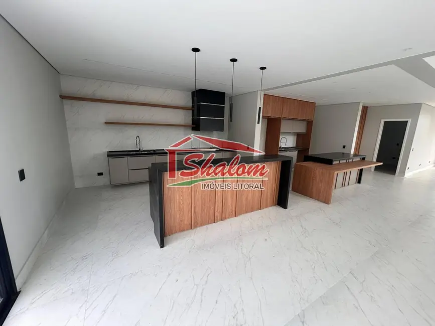 Sobrado com 5 quartos à venda, 480m2 em Balneário Copacabana, Caraguatatuba - SP - imagem 6 Foto 6 de Sobrado com 5 quartos à venda, 480m2 em Balneário Copacabana, Caraguatatuba - SP