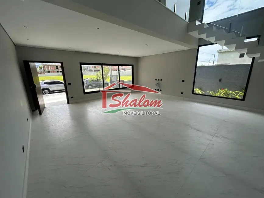 Sobrado com 5 quartos à venda, 480m2 em Balneário Copacabana, Caraguatatuba - SP - imagem 2 Foto 2 de Sobrado com 5 quartos à venda, 480m2 em Balneário Copacabana, Caraguatatuba - SP