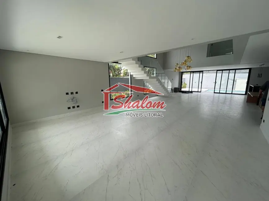 Sobrado com 5 quartos à venda, 480m2 em Balneário Copacabana, Caraguatatuba - SP - imagem 3 Foto 3 de Sobrado com 5 quartos à venda, 480m2 em Balneário Copacabana, Caraguatatuba - SP