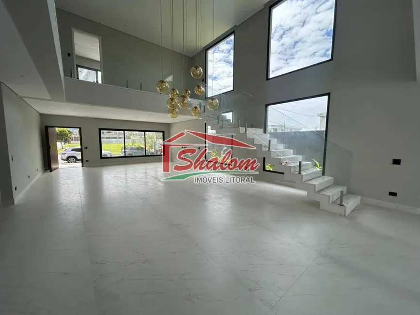 Sobrado com 5 quartos à venda, 480m2 em Balneário Copacabana, Caraguatatuba - SP - imagem 4 Foto 4 de Sobrado com 5 quartos à venda, 480m2 em Balneário Copacabana, Caraguatatuba - SP