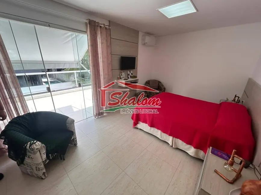 Foto 9 de Sobrado com 4 quartos à venda, 260m2 em Balneário Copacabana, Caraguatatuba - SP