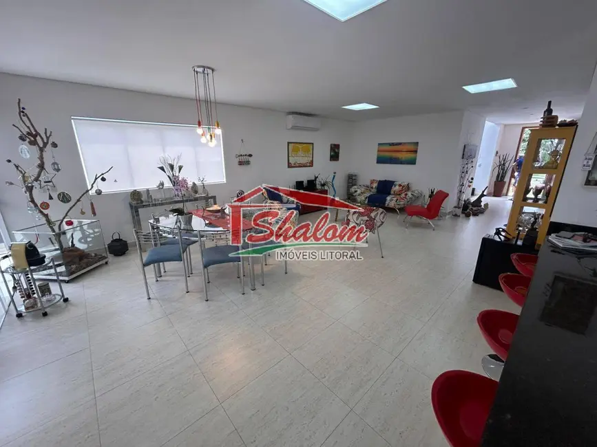 Foto 3 de Sobrado com 4 quartos à venda, 260m2 em Balneário Copacabana, Caraguatatuba - SP