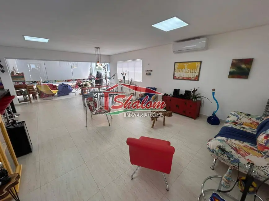 Foto 2 de Sobrado com 4 quartos à venda, 260m2 em Balneário Copacabana, Caraguatatuba - SP