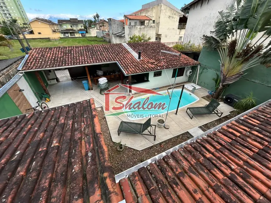 Foto 2 de Casa com 4 quartos para alugar, 300m2 em Indaiá, Caraguatatuba - SP
