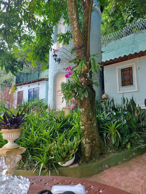 Casa com 7 quartos à venda, 585m2 em Cosme Velho, Rio De Janeiro - RJ - imagem 2 Foto 2 de Casa com 7 quartos à venda, 585m2 em Cosme Velho, Rio De Janeiro - RJ