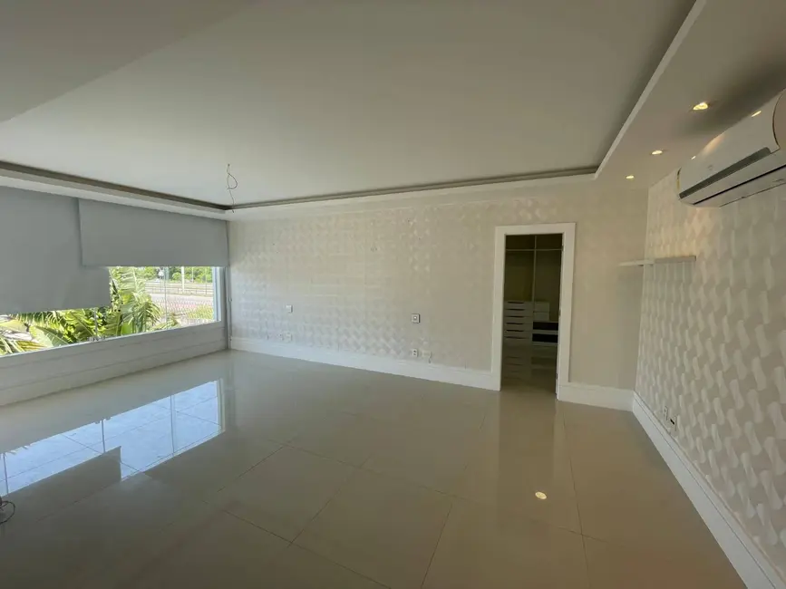 Casa com 4 quartos à venda, 530m2 em Barra da Tijuca, Rio De Janeiro - RJ - imagem 8 Foto 8 de Casa com 4 quartos à venda, 530m2 em Barra da Tijuca, Rio De Janeiro - RJ