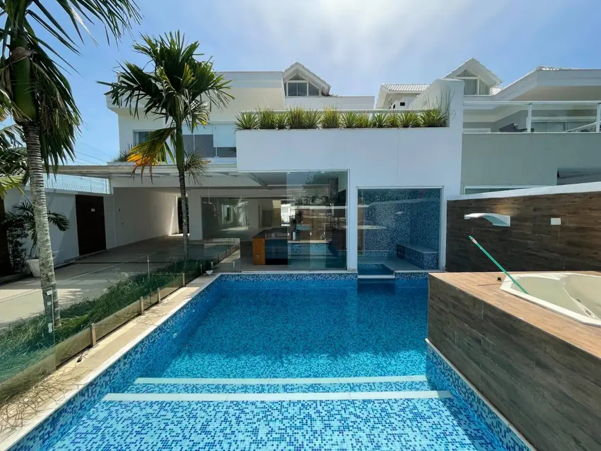 Casa com 4 quartos à venda, 530m2 em Barra da Tijuca, Rio De Janeiro - RJ - imagem 1 Foto 1 de Casa com 4 quartos à venda, 530m2 em Barra da Tijuca, Rio De Janeiro - RJ